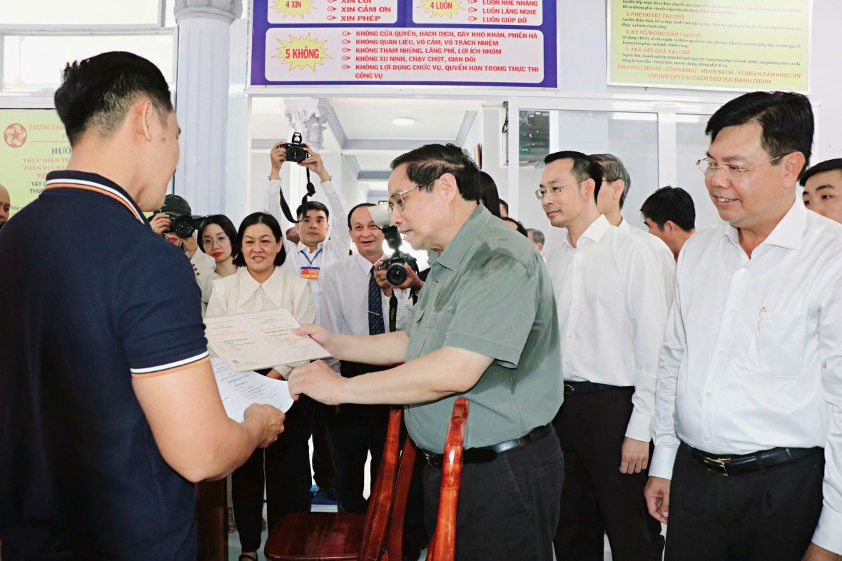 Thủ tướng Phạm Minh Chính kiểm tra hoạt động chính quyền 2 cấp tại An Giang Thủ tướng Phạm Minh Chính kiểm tra hoạt động chính quyền 2 cấp tại An Giang