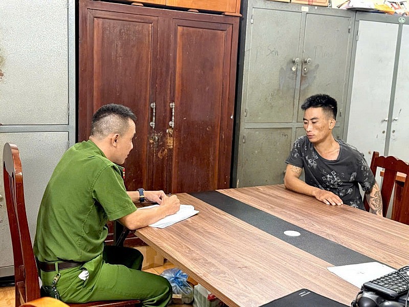 Công an tỉnh Phú Thọ lấy lời khai đối tượng Mai Đức Giang. Công an tỉnh Phú Thọ lấy lời khai đối tượng Mai Đức Giang.