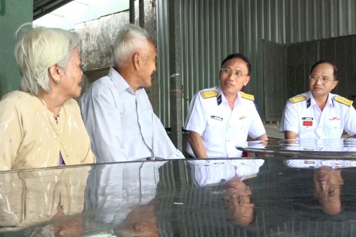 Bộ Tư lệnh Vùng 5 Hải quân thăm, tặng quà 71 gia đình chính sách