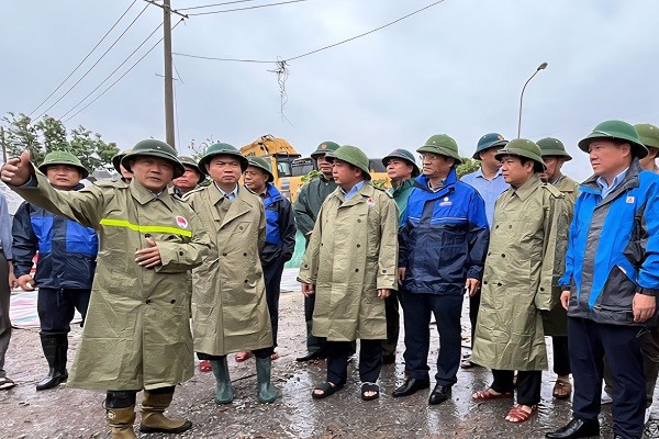 Quyền Bộ trưởng Nông nghiệp và Môi trường chỉ đạo ứng phó bão số 3 tại tỉnh Ninh Bình