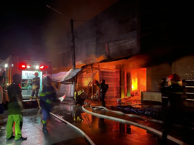 Hỏa hoạn bùng phát lúc rạng sáng khiến 2 người thương vong