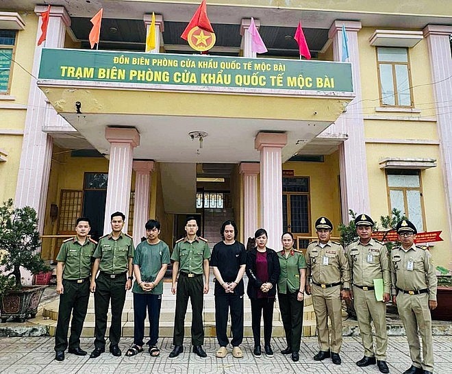 Bắt giữ đối tượng nhận tiền của gần 1.000 người để đưa sang Hàn Quốc làm lao động