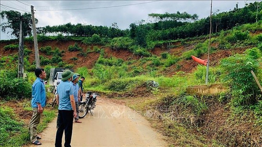 Di dời hàng trăm người dân và du khách ở Sa Pa đến nơi an toàn Di dời hàng trăm người dân và du khách ở Sa Pa đến nơi an toàn