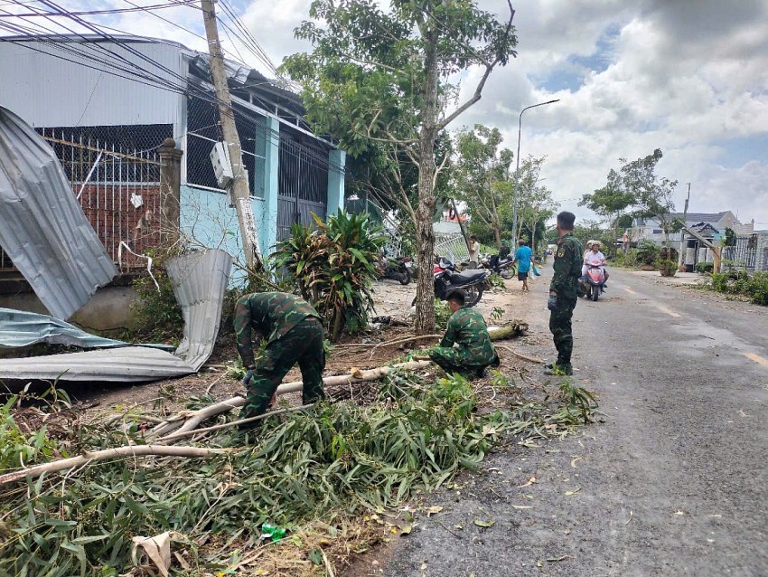 Đồng Tháp: Giông lốc làm 17 người bị thương, hơn 280 căn nhà hư hại