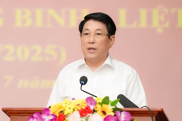 Chủ tịch nước Lương Cường thăm, tặng quà Trung tâm Điều dưỡng thương binh Duy Tiên (Ninh Bình)