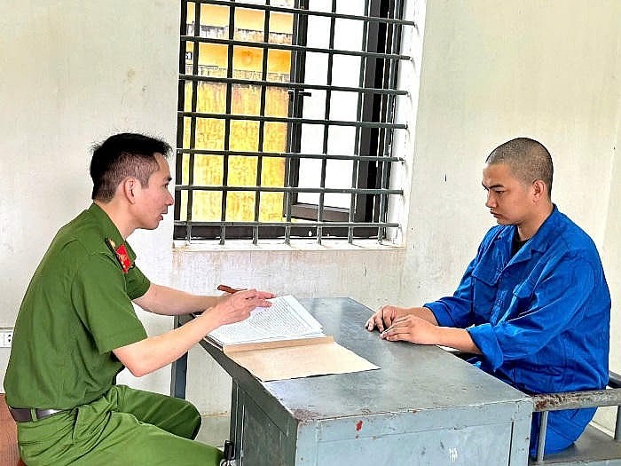 Đối tượng tại cơ quan công an.