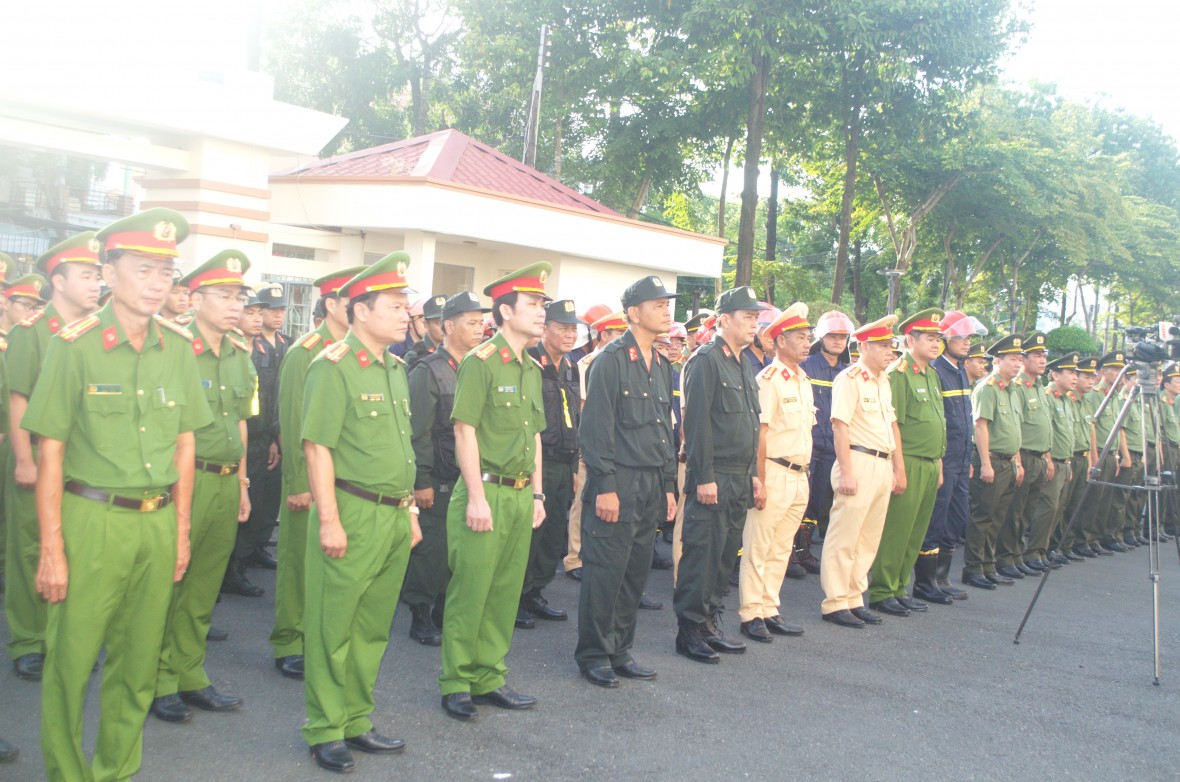 Cà Mau: Ra quân cao điểm tấn công, trấn áp tội phạm bảo đảm an ninh, an toàn Đại hội Đảng các cấp