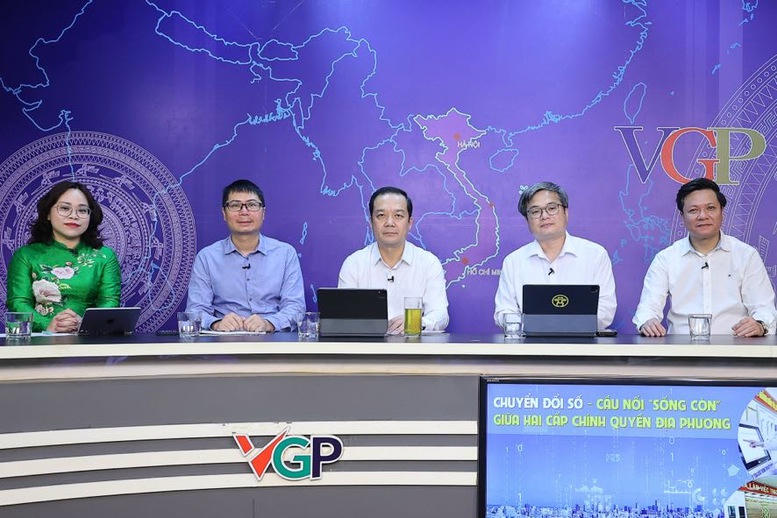 C&aacute;c kh&aacute;ch mời tại Toạ đ&agrave;m.