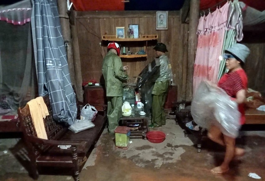 Lào Cai di dời khẩn cấp 70 hộ dân tại một xã trong đêm Lào Cai di dời khẩn cấp 70 hộ dân tại một xã trong đêm