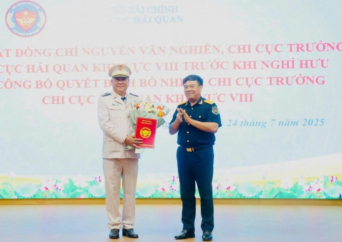 Ông Phạm Quốc Hưng được bổ nhiệm giữ chức Chi cục trưởng Hải quan khu vực VIII Ông Phạm Quốc Hưng được bổ nhiệm giữ chức Chi cục trưởng Hải quan khu vực VIII