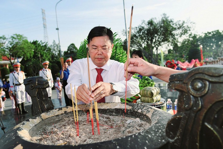 Lãnh đạo tỉnh An Giang dâng hương, tri ân các Anh hùng liệt sĩ nhân dịp 27/7