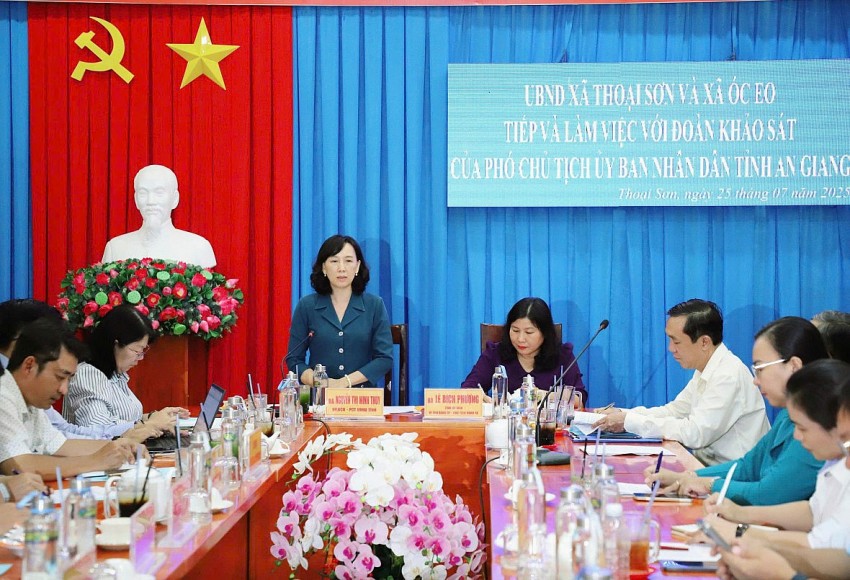 Phó Chủ tịch UBND tỉnh An Giang thăm gia đình chính sách, khảo sát mô hình chính quyền tại hai xã Óc Eo, Thoại Sơn