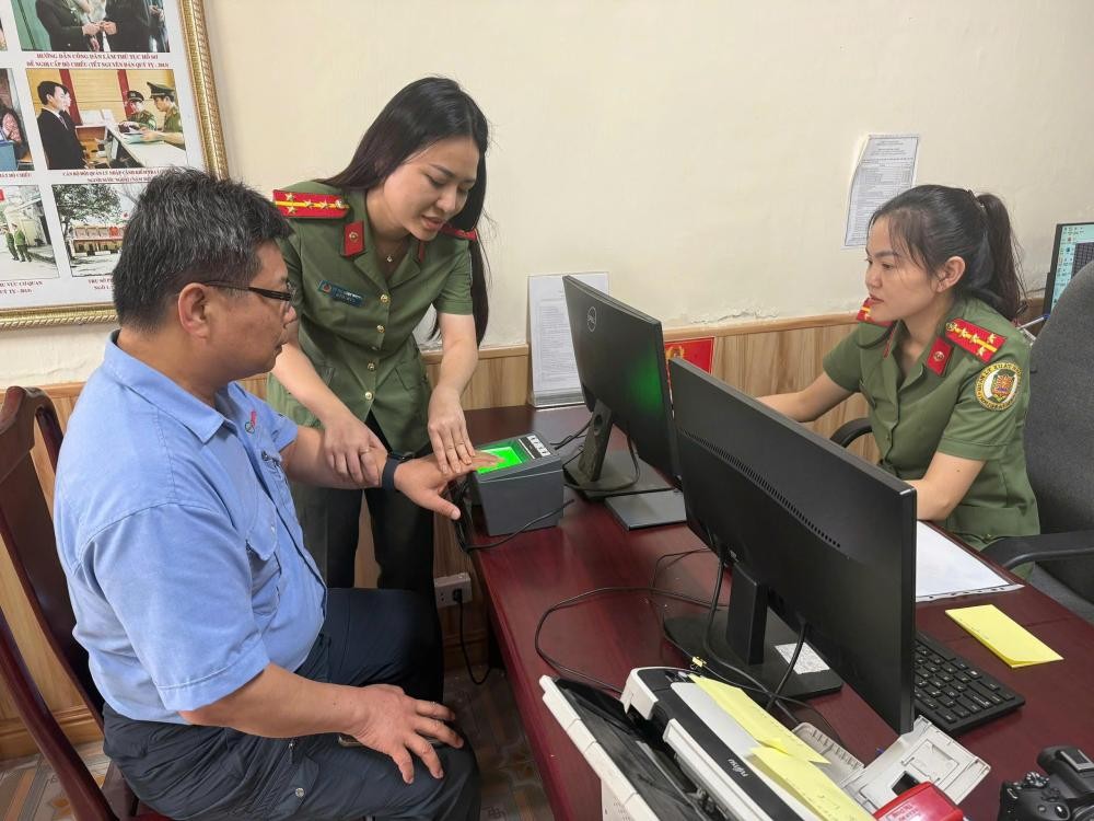 Trực 24/24h để tiếp nhận, xử lý hồ sơ liên tục - Ảnh Công an Hà Tĩnh. Trực 24/24h để tiếp nhận, xử lý hồ sơ liên tục - Ảnh Công an Hà Tĩnh.