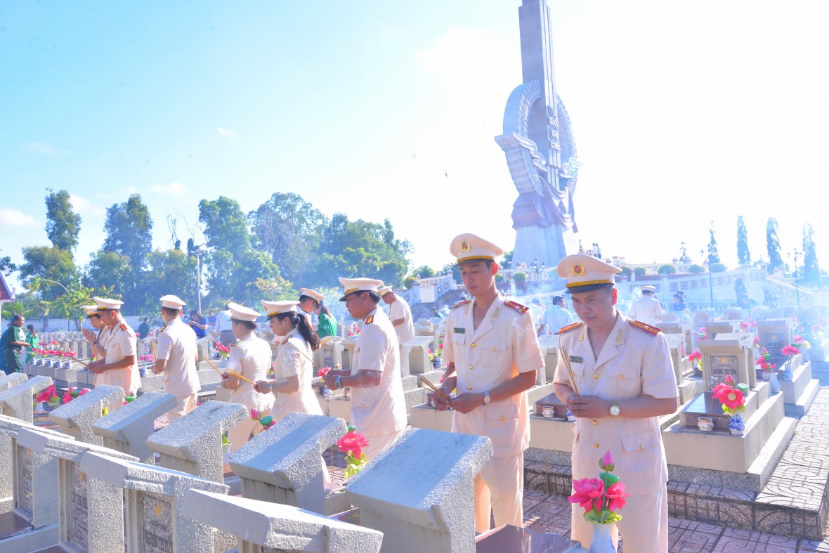 Công an tỉnh Cà Mau: Đền ơn, đáp nghĩa bằng hành động thiết thực