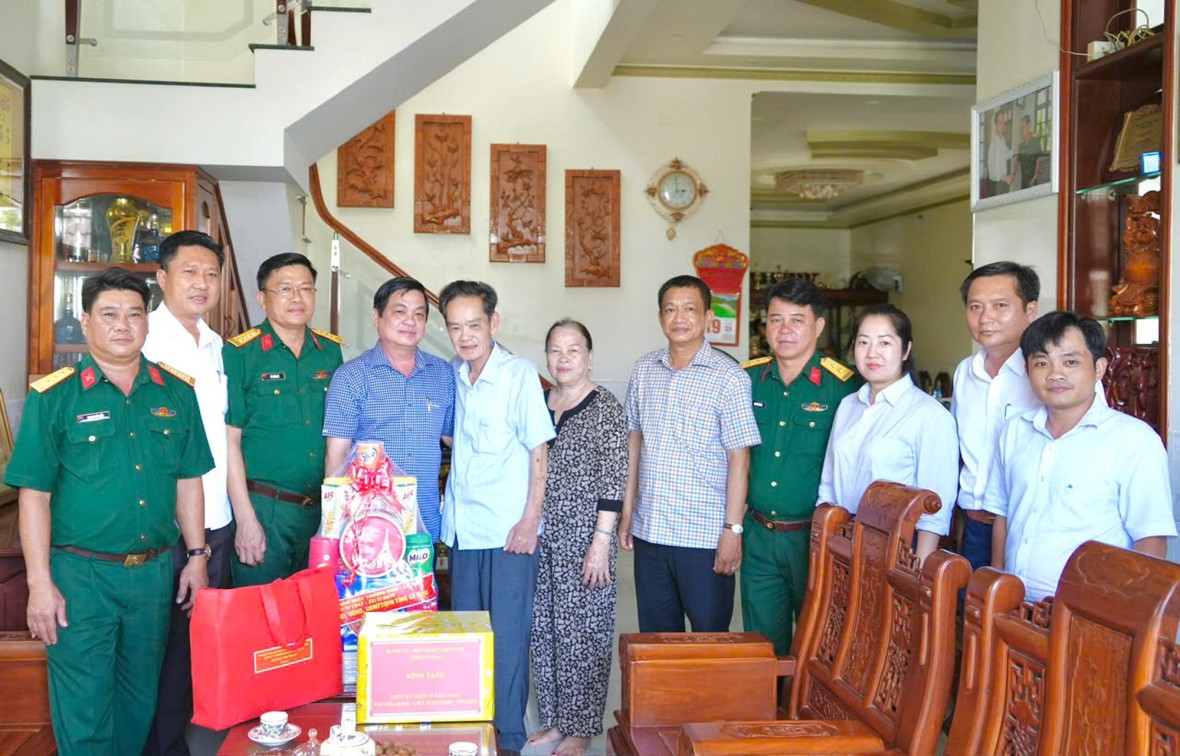 Lãnh đạo tỉnh Cà Mau thăm, tặng quà Mẹ Việt Nam Anh hùng và thương binh