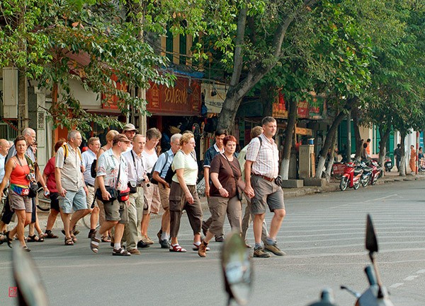 Tăng cường quản lý và nâng cao hiệu quả kinh tế từ hoạt động đón khách du lịch quốc tế. 