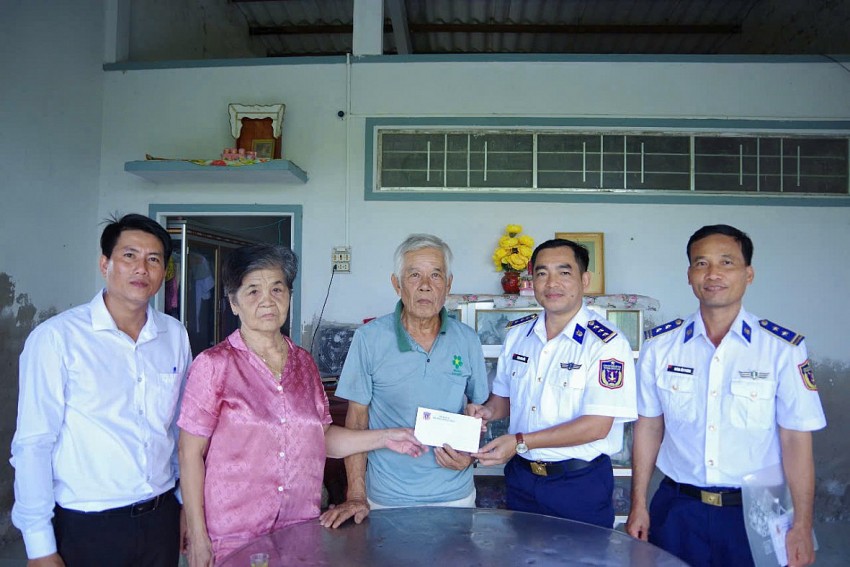 Hải đoàn 42 lan toả đạo lý “Đền ơn đáp nghĩa” nhân ngày 27/7