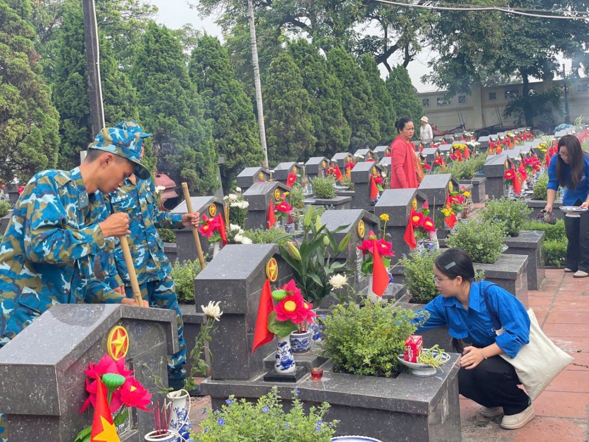 Hy sinh lặng thầm của thế hệ cha anh dệt nên hình hài Tổ quốc