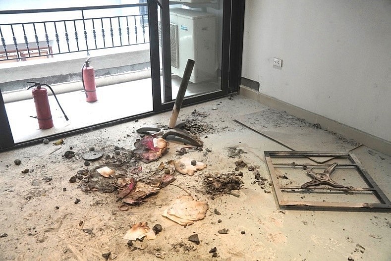 Bình chữa cháy xách tay được sử dụng để dập tắt đám cháy ngay từ ban đầu.