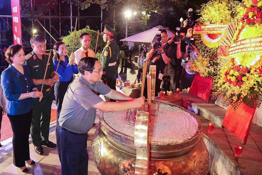 Thủ tướng Phạm Minh Chính: Các Anh hùng liệt sĩ đã làm rạng rỡ cho non sông, đất nước ta