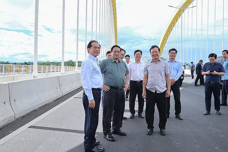 Thủ tướng đề nghị xây thêm nhiều cây cầu mới qua sông Hương