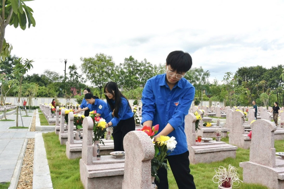 Đồng loạt tổ chức Lễ “Thắp nến tri ân” ở tỉnh Hà Tĩnh