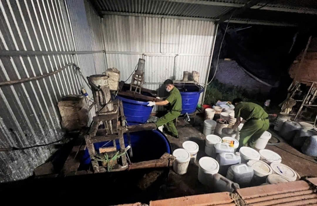 Triệt phá cơ sở sản xuất phân bón giả của cặp vợ chồng tại Lâm Đồng