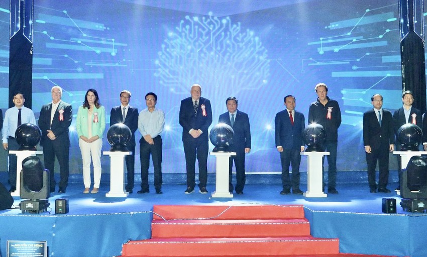 Phó Thủ tướng Nguyễn Chí Dũng dự khánh thành Nhà máy Coherent ngành bán dẫn tại Đồng Nai