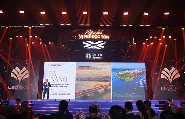Đại diện ROX Signature giới thiệu dự án The Legend Danang