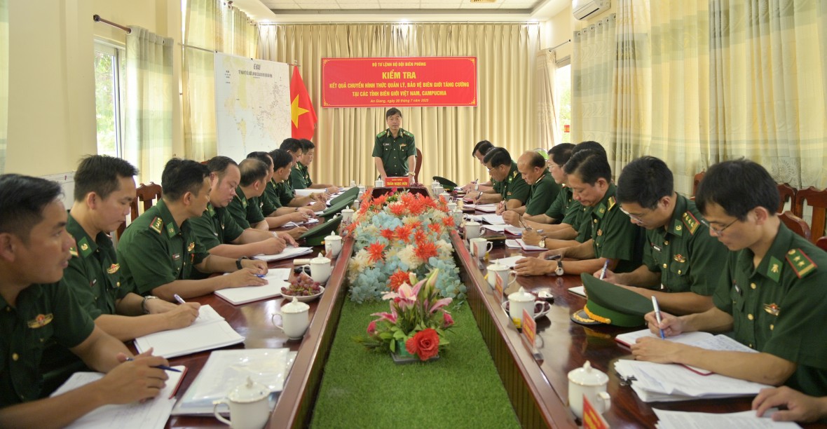 Đoàn công tác Bộ Tư lệnh BĐBP kiểm tra kết quả chuyển hình thức quản lý, bảo vệ biên giới tăng cường tại  An Giang.
