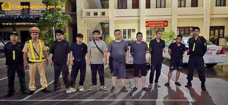 Chặn đường dây đưa người nước ngoài nhập cảnh “chui” vào Việt Nam lúc nửa đêm