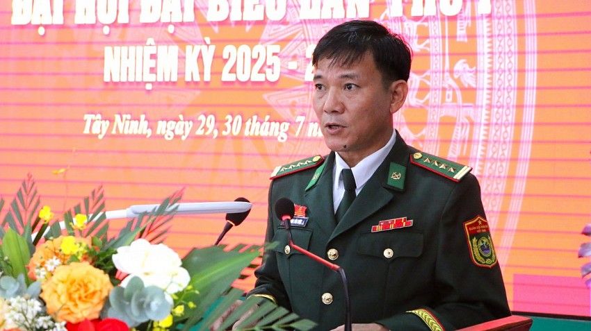 Đại tá Dương Văn Dược, Bí thư Đảng ủy, Chính ủy BĐBP tỉnh Tây Ninh trình báo cáo tại đại hội. Đại tá Dương Văn Dược, Bí thư Đảng ủy, Chính ủy BĐBP tỉnh Tây Ninh trình báo cáo tại đại hội.