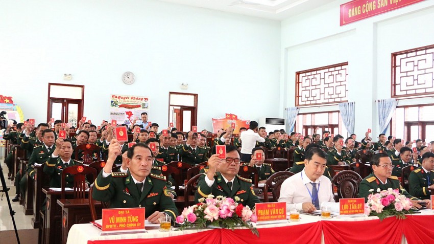 Các đại biểu biểu quyết các nội dung tại đại hội. Các đại biểu biểu quyết các nội dung tại đại hội.