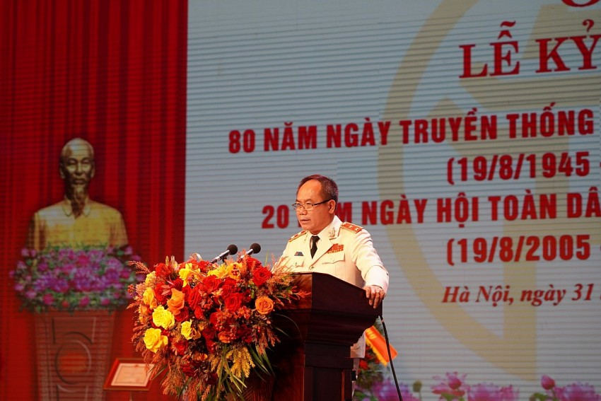 Trung tướng Nguyễn Thanh Tùng, Bí Thư Đảng uỷ, Giám đốc CATP phát biểu tiếp thu ý kiến chỉ đạo.