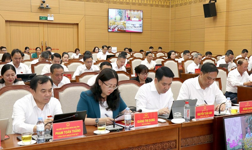 Lào Cai thống nhất việc hỗ trợ cán bộ công tác tại trung tâm hành chính mới