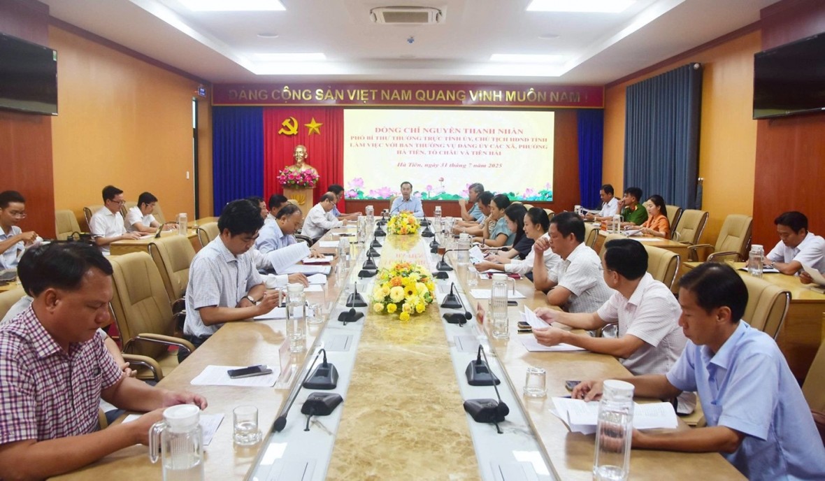 An Giang đẩy mạnh chuyển đổi số, chuẩn bị toàn diện Đại hội Đảng bộ cấp cơ sở An Giang đẩy mạnh chuyển đổi số, chuẩn bị toàn diện Đại hội Đảng bộ cấp cơ sở