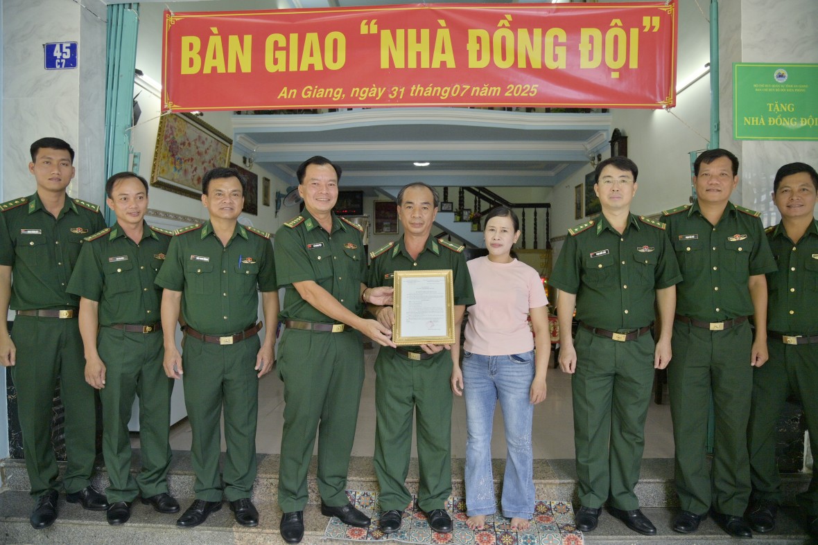 Ban Chỉ huy Bộ đội Biên phòng bàn giao nhà đồng đội tại phường Rạch Giá Ban Chỉ huy Bộ đội Biên phòng bàn giao nhà đồng đội tại phường Rạch Giá