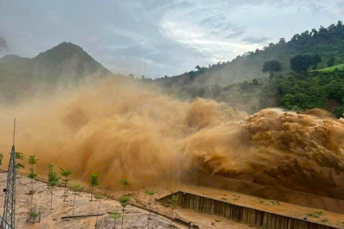 Xả lũ tại thủy điện Sông Mã 3.