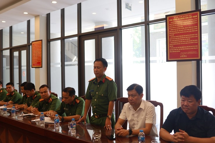 Công an phường Tây Hồ nhận khen thưởng đột xuất vì có thành tích triệt phá đường dây ma túy Công an phường Tây Hồ nhận khen thưởng đột xuất vì có thành tích triệt phá đường dây ma túy