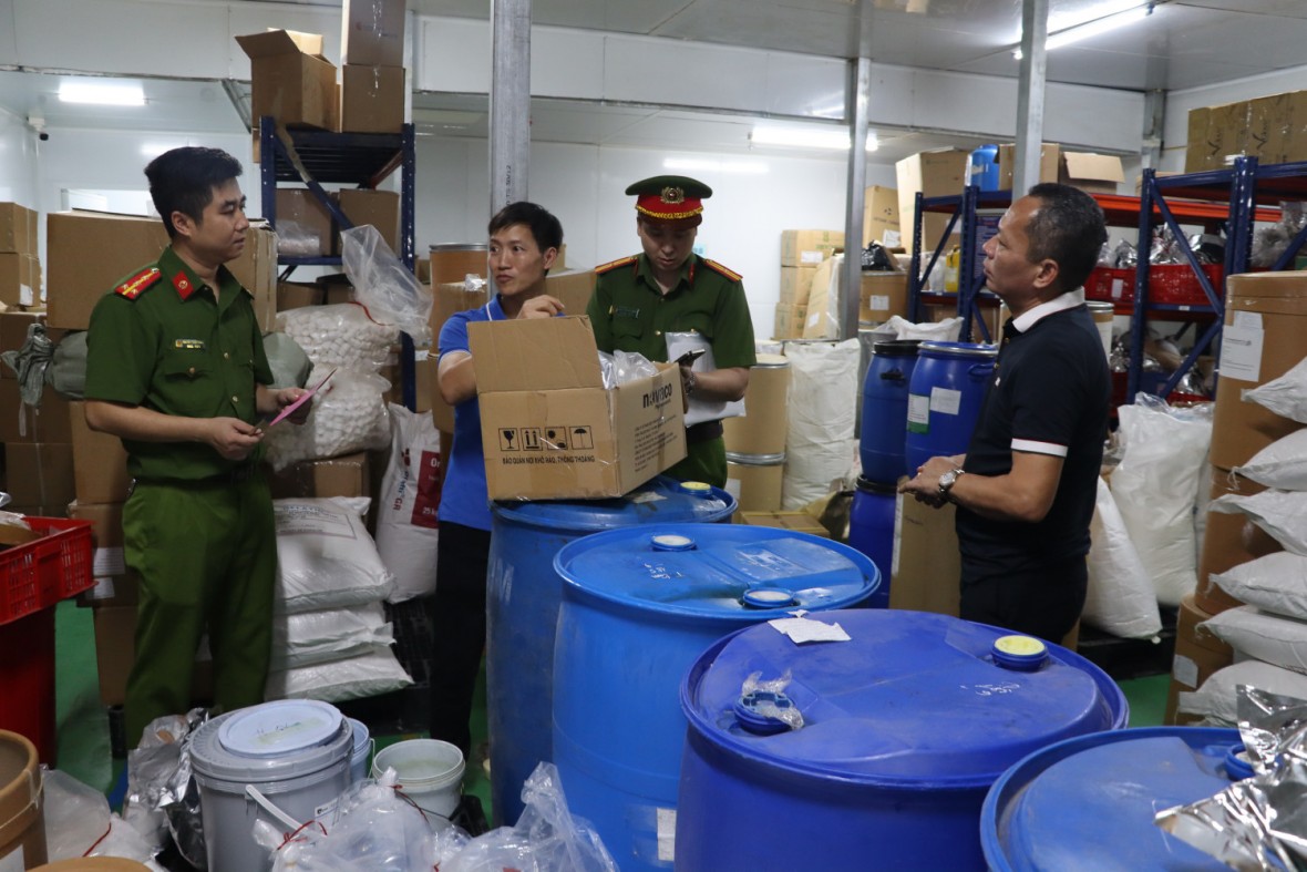 Công an Quảng Ninh phá đường dây thực phẩm chức năng giả, thu giữ hơn 40.000 sản phẩm