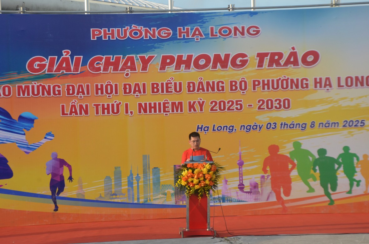 Quảng Ninh: Hàng nghìn người đổ về đường bao biển Hạ Long dự giải chạy phong trào