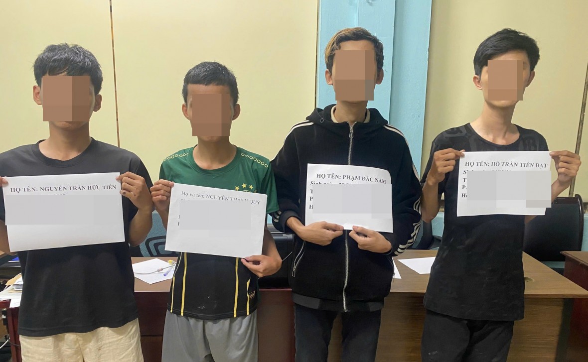 Các đối tượng trộm ắc quy bán lấy tiền chơi game - Ảnh Công an TP Đà Nẵng.