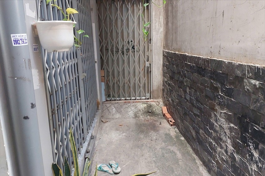 con hẻm đối tượng vứt bỏ vali chứa thi thể nạn nhân.