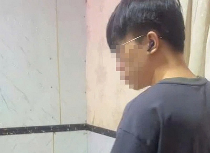 Nạn nhân T.T. H. được giải cứu tại một khách sạn tại phường Diên Hồng. Nạn nhân T.T. H. được giải cứu tại một khách sạn tại phường Diên Hồng.