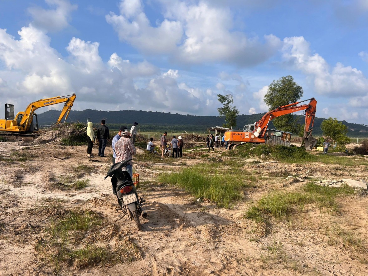 Phú Quốc triển khai thi công hàng rào và san ủi mặt bằng phục vụ mở rộng Cảng hàng không quốc tế