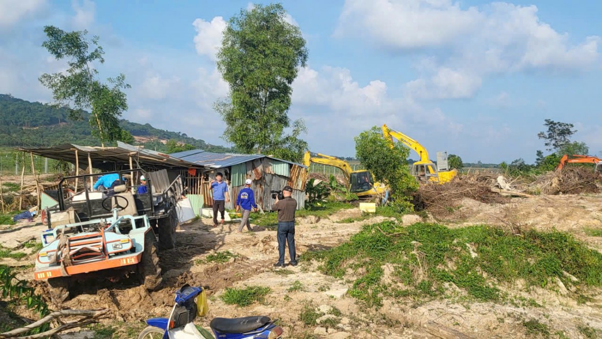 Phú Quốc triển khai thi công hàng rào và san ủi mặt bằng phục vụ mở rộng Cảng hàng không quốc tế