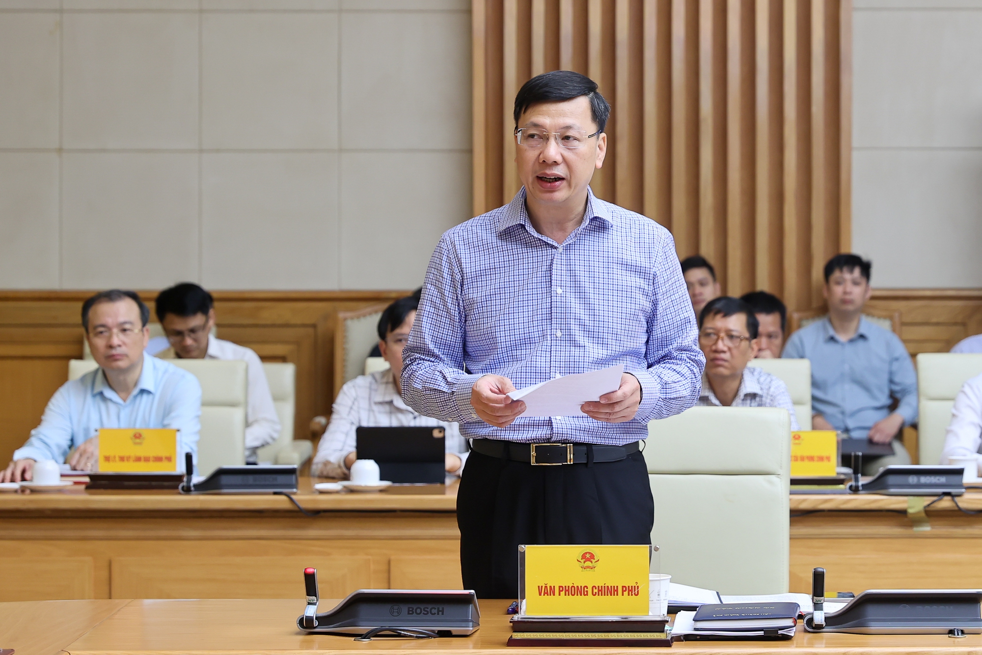 Thủ tướng: Chậm nhất tới 2027 phải thiết kế, chế tạo, kiểm thử một số chíp bán dẫn cần thiết- Ảnh 6.