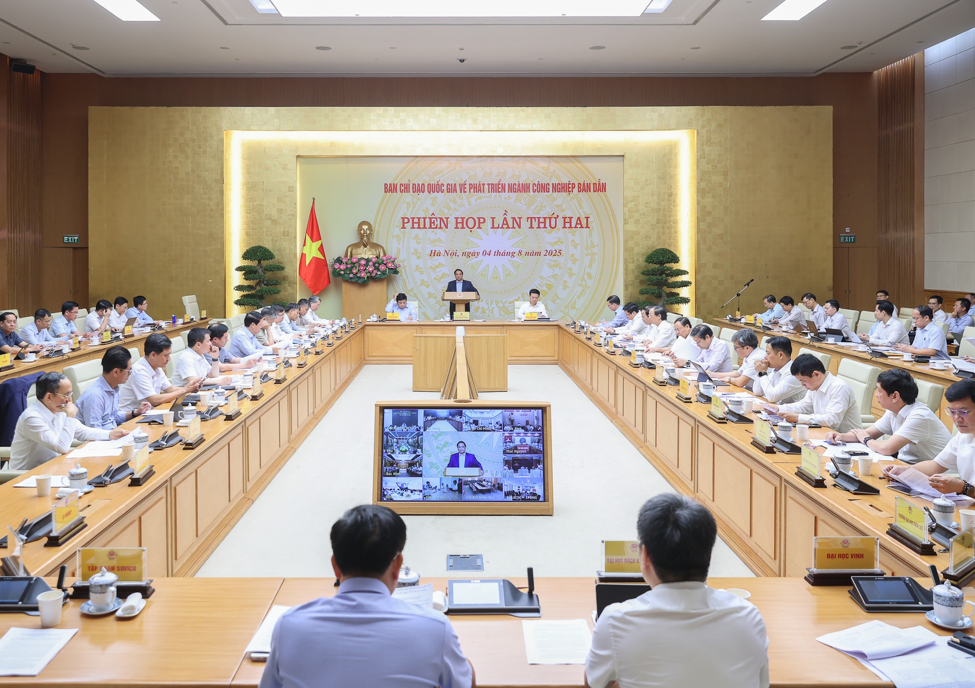 Thủ tướng: Chậm nhất tới 2027 phải thiết kế, chế tạo, kiểm thử một số chíp bán dẫn cần thiết- Ảnh 10.