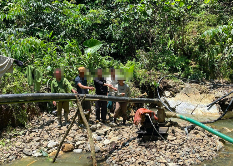 Hiện trường vụ khai thác vàng trái phép tại xã Phú Linh, tỉnh Tuyên Quang. Ảnh: CATQ. Hiện trường vụ khai thác vàng trái phép tại xã Phú Linh, tỉnh Tuyên Quang. Ảnh: CATQ.