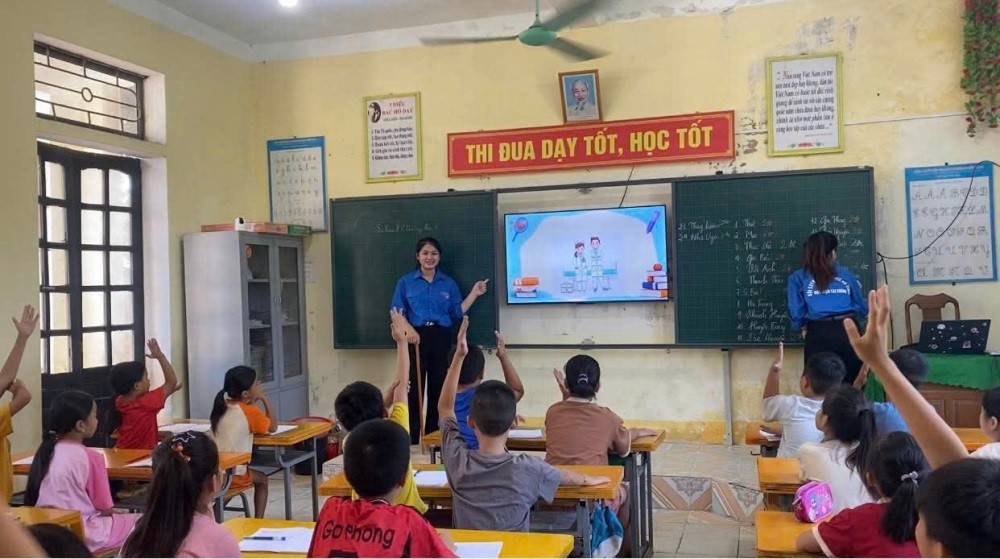 Tuổi trẻ Hà Tĩnh xung kích hỗ trợ các Trung tâm hành chính cấp xã Tuổi trẻ Hà Tĩnh xung kích hỗ trợ các Trung tâm hành chính cấp xã